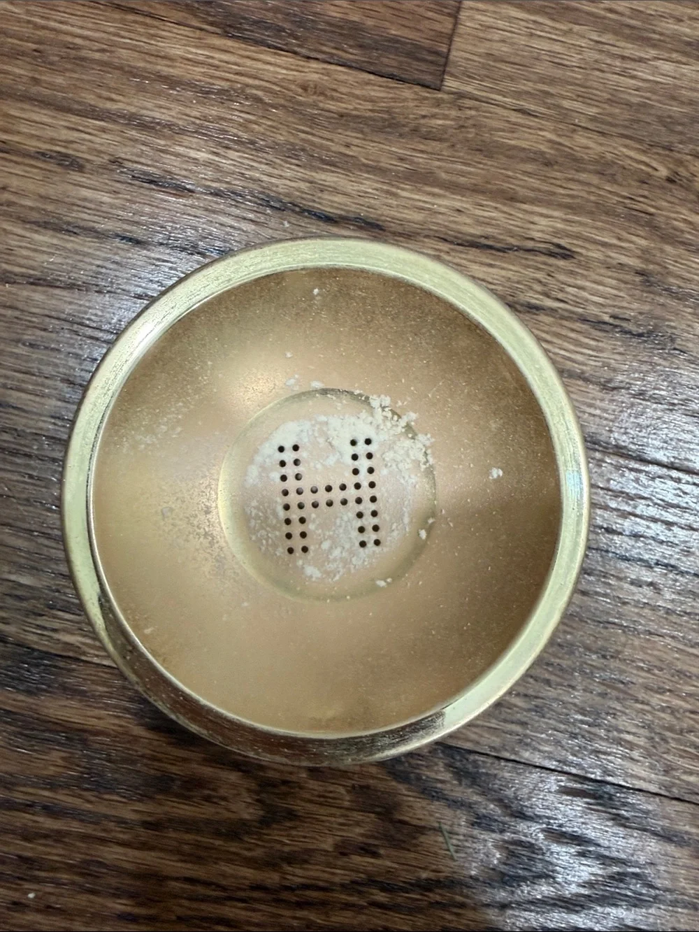 Hourglass translucent finishing